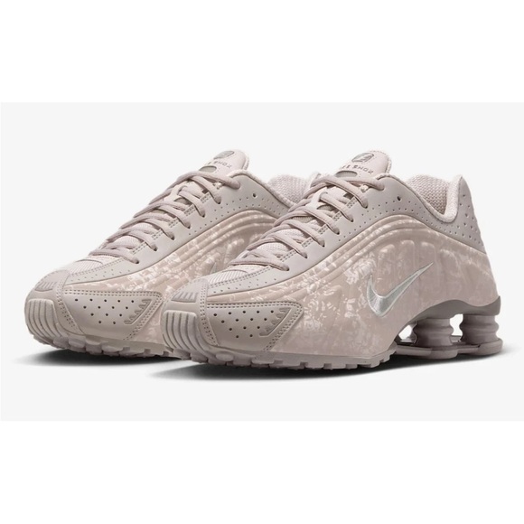 Nike Shox R4 Women's Multi Size College Grey/Flat Pewter HV0934-001 Fast Ship 10 - Picture 1 of 8